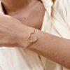 PULSEIRA DELICADA COM CORAÇÃO VAZADO 10/24