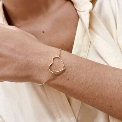 PULSEIRA DELICADA COM CORAÇÃO VAZADO 10/24